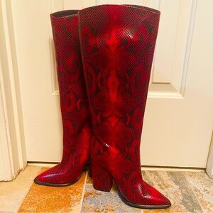 👢Stunning Red & Black Snake Print Pointed Toe High Heel Boot!